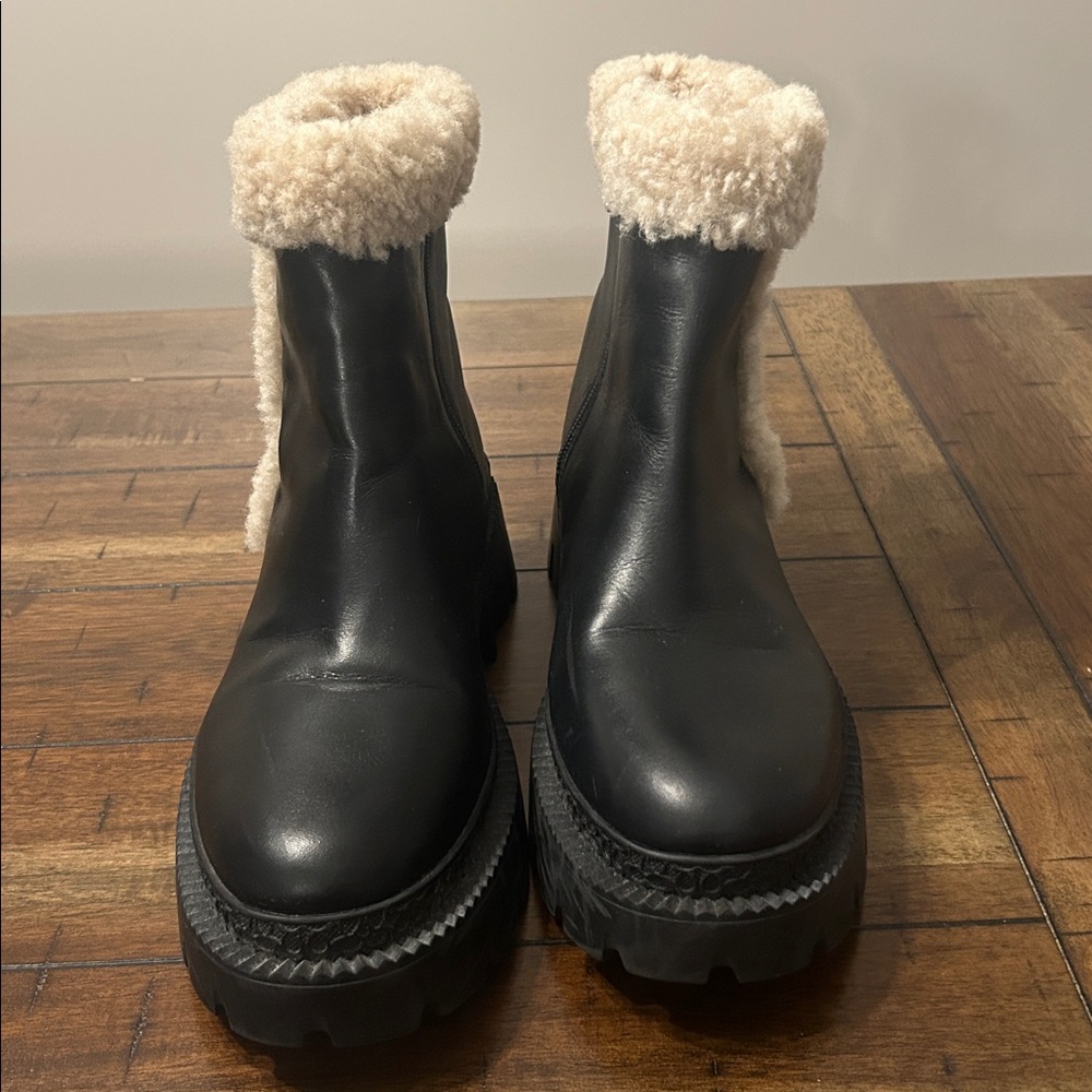 🔥BOOT SALE 🔥 Coach Jane Black Leather Shearling Trim Booties Lug Sole size 7.5 - Picture 5 of 12